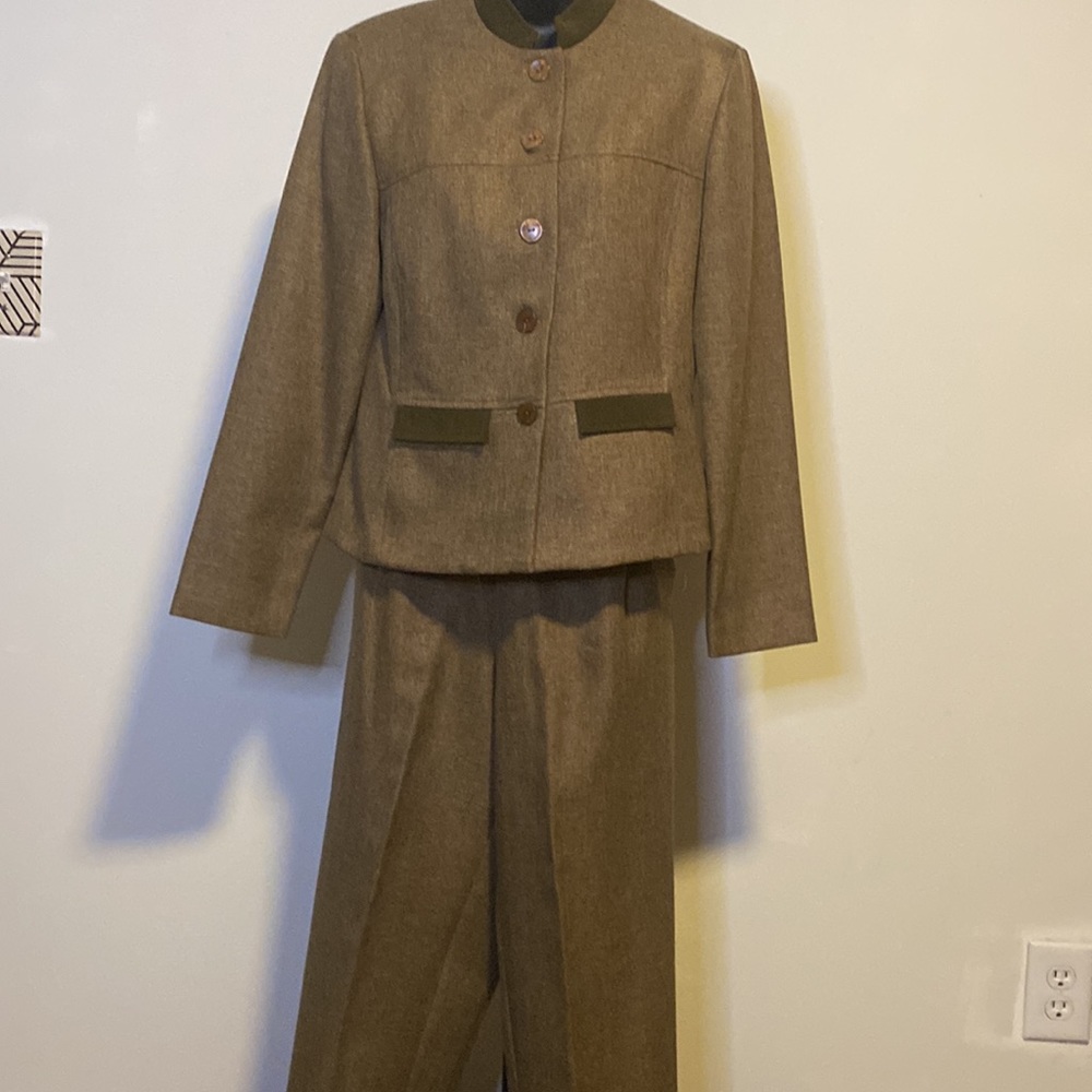 PRE-OWNED WOMEN KORET 2 PIECE GREEN PANTSUIT PANTS & BLAZER - Picture 3 of 16